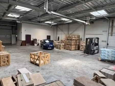 entrepôt 250 m2