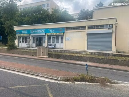 grand local commercial irigny