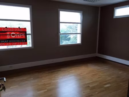 location locaux professionnels à saint-vivien (17220)  215 €