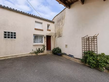 location maison 4 pièces 108 m² à javrezac (16100)  700 €