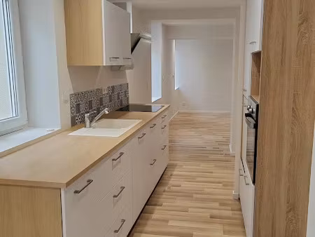 location maison 6 pièces 160 m² à festieux (02840)  950 €