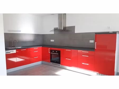 location maison 3 pièces à saint-ciers-sur-gironde (33820)  1 000 €