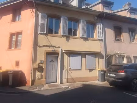 vends immeuble de trois logement au centre ville