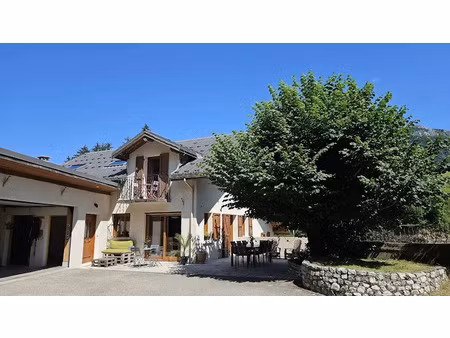 location maison 6 pièces 180 m² à lans-en-vercors (38250)  1 480 €