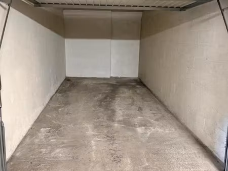 location parking 14 m² à marseille 10ème (13010)  115 €