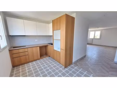 superbe appartement de type 3 de 67.5 m² avec terrasse et cave!