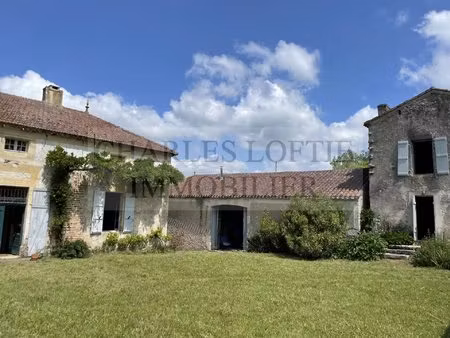 bel ensemble - corps de ferme avec 3 maisons  un hangar  jardin