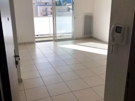 bel appartement f2 récent avec garage