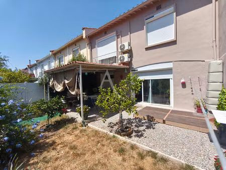 maison rénovée de 105m² avec jardin arboré  véranda  climatisation et panneaux solaires.