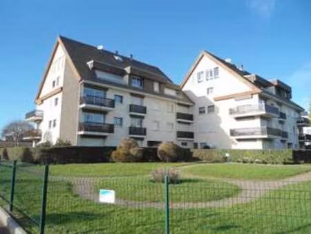 location appartement 2 pièces à courseulles-sur-mer (14470) : à louer 2 pièces / 40m² cour