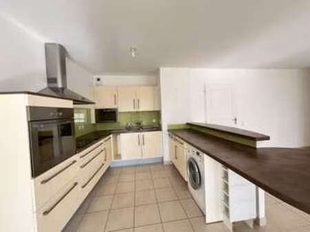 vente appartement 3 pièces à la roche-sur-yon centre ville (85000) : à vendre 3 pièces / 8