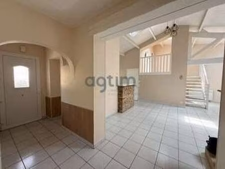 vente maison à la roche-sur-yon (85000) : à vendre / 134m² la roche-sur-yon