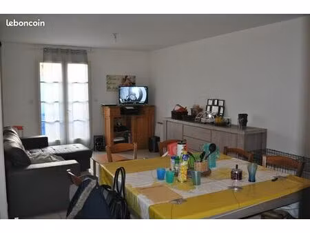 maison récente cour et sous-sol liesse