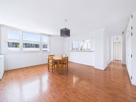 appartement familial lumineux avec balcon  cave et stationne