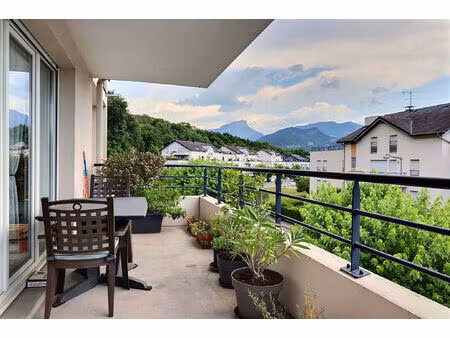 appartement t3 avec terrasse  cave et garage