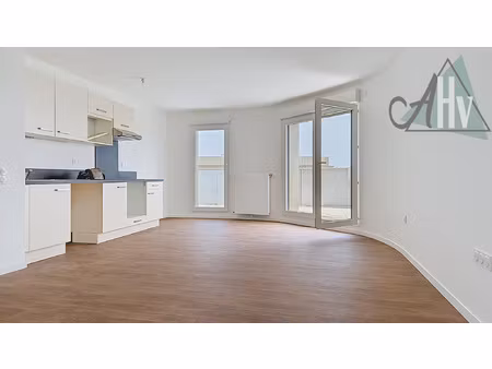 appartement t4 -- 84 m2 avec terrasse et 3 parkings -- dernier