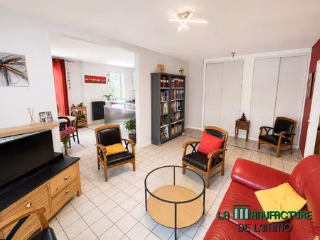 appartement f4 avec balcon  place de parking et cave/ ideal