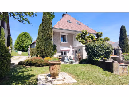 maison de maître et sa dépendance sur entrelacs