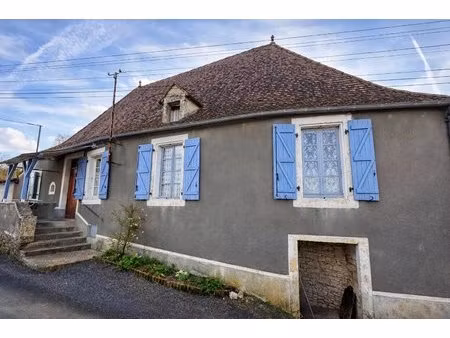 maison de village avec jardin en bouriane