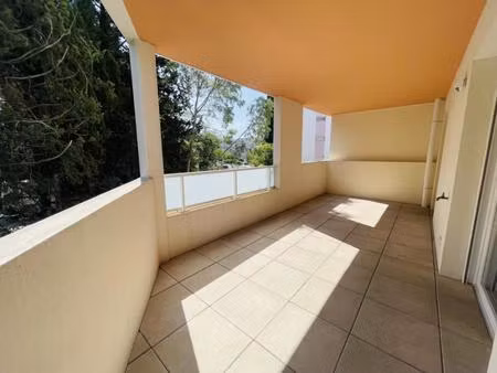 t2 avec terrasse et parking à montpellier