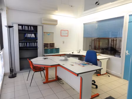 local commercial chambery 74 m2