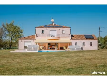maison famillial avec piscine