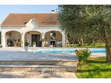 superbe villa entourée de verdure