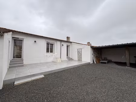 'longère rénovée 2 chambres avec terrasse en plein coeur de