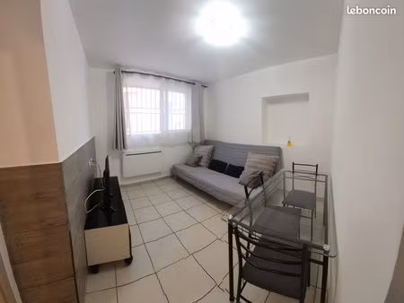 beau t2  30m2 en rdc avec petit cour privée