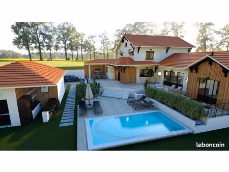 maison 7 pièces 230 m²