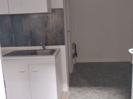 sens  ctre ville rue piétonne  f2 refait à neuf