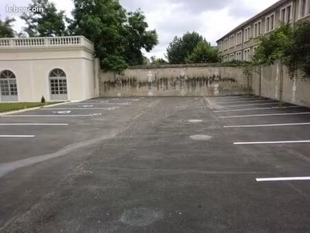 parking 12 m² auxerre