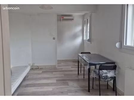 particulier loue studio meublé au centre-ville de saint-quentin à cinq minutes (300 mètres