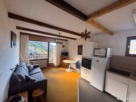 a vendre superbe t2 aux pieds des pistes praloup 1600