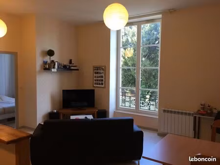 bel appartement t2 dans petit immeuble  quartier cathédrale