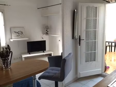 beau studio avec terrasse