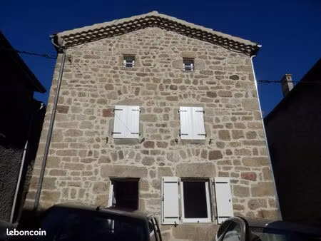 location maison de village
