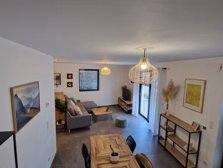 t3 duplex meublé – 65m2  2 chambres – terrasse – parkings – cave
