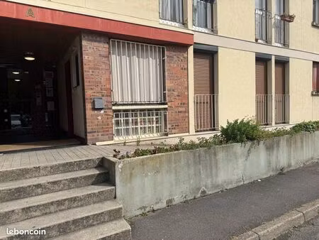appartement f1 avec parking privée et cave