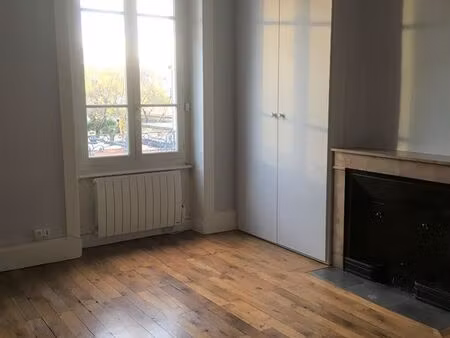lyon3  à 300m du métro grangeblanche  t1bis 40m²