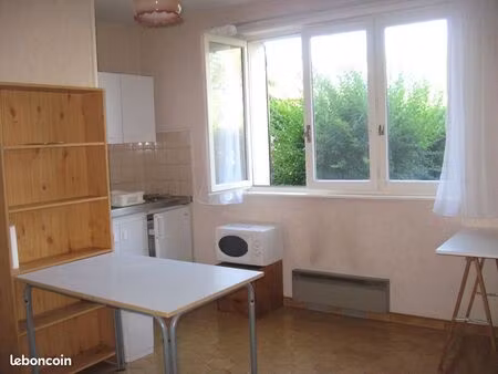 studio 17m² à louer à étudiant st martin d'hères