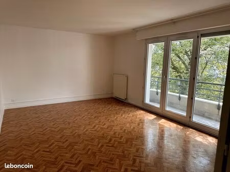 cité descartes - appartement meublé 2 pièces