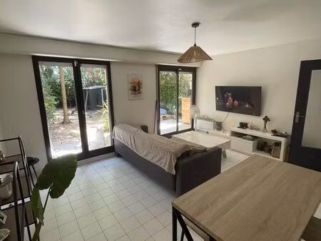 t2 47m2 antigone  jardin et parking
