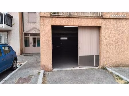 location place parking dans parking colectif privé fermé
