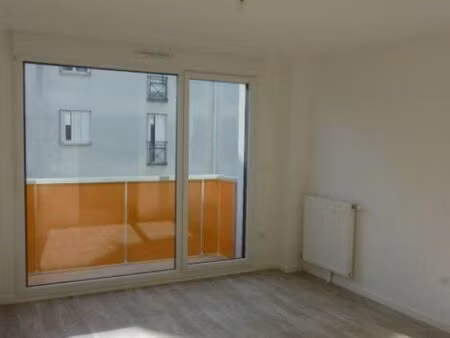 appartement 2 pièces proche gare avec stationnement