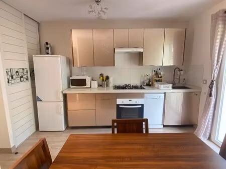 maison à louer dans propriété privée avec parking