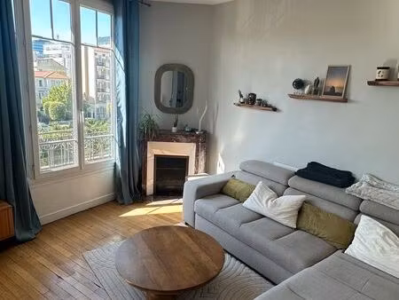 t2 meublé de 39m2 petite garenne à 50m de la gare de la garenne et de la place de charlebo