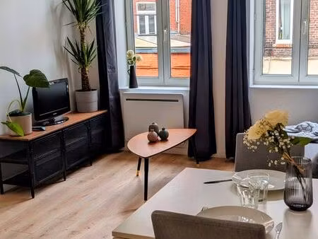 t2 meublé 33 m² – entièrement rénové – rue philadelphie - métro marbrerie / fives