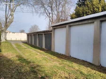 location garages (5 25x2.60 mètres) proche barral