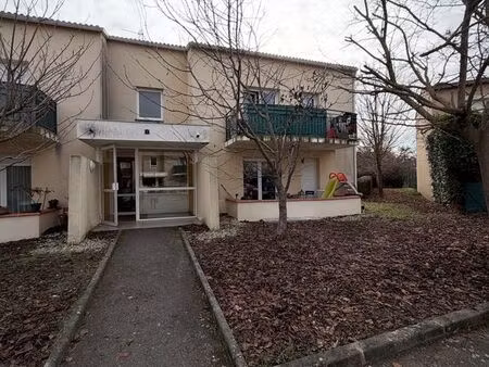 t2 dans résidence avec piscine